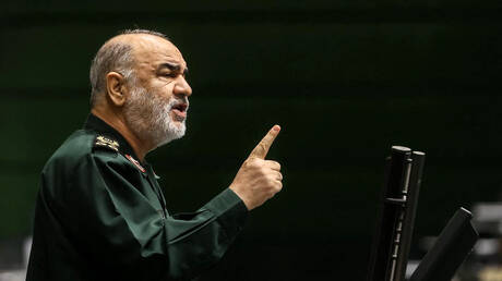 قائد الحرس الثوري الإيراني: على من أحرقوا القرآن تذكر مصير سلمان رشدي والعيش بالخفاء!
