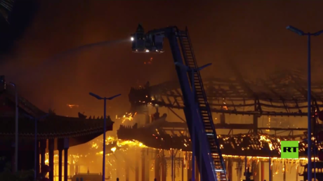 بالفيديو.. حريق في ملبورن يدمر معبدا بوذيا