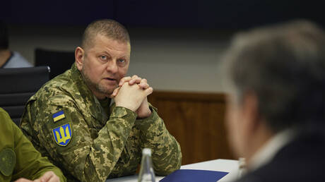 قائد قوات كييف يبحث الوضع في أرتيوموفسك مع رئيس الأركان الأمريكي