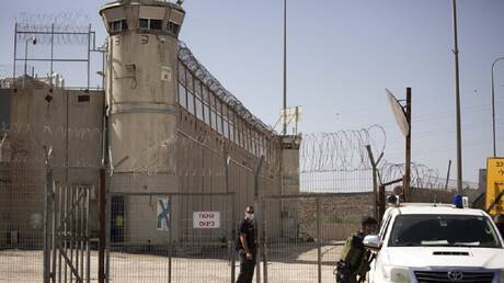 إسرائيل تفرض عقوبات جماعية على الأسرى الفلسطينيين ردا على العصيان