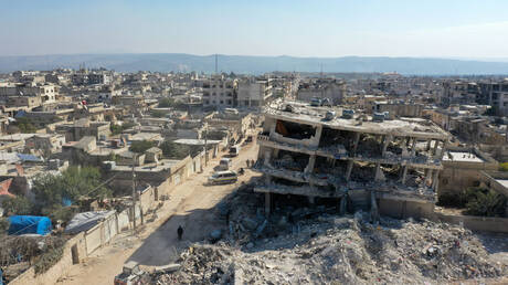 سوريا.. انهيار مبنى في حي البياضة بمدينة حمص