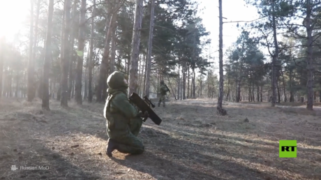 شاهد كيف تكافح القوات الروسية طائرات مسيرة استطلاعية أوكرانية