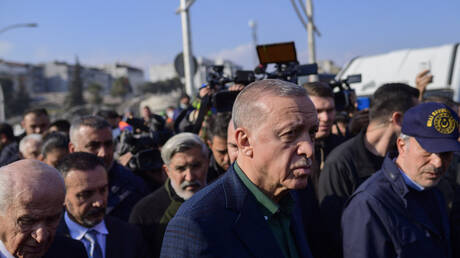 أردوغان يزور مقر الفريق السعودي للإغاثة في أنطاكيا (فيديو)