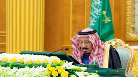 العاهل السعودي يغرد في ذكرى تأسيس المملكة