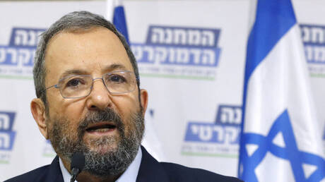 رئيس وزراء إسرائيلي سابق يحذر من خطر مباشر ويدعو الجنود لرفض الأوامر العسكرية
