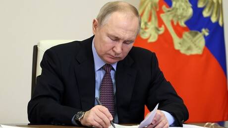 بوتين يوقع قانونا يعلق مشاركة روسيا في معاهدة 