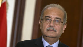 وفاة رئيس وزراء مصر السابق في عهد السيسي.. والرئيس المصري يصدر بيانا