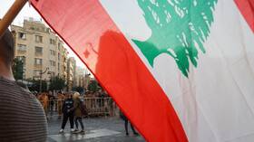 الليرة اللبنانية تسجل أدنى مستوياتها أمام الدولار