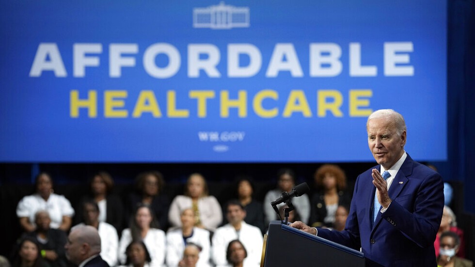 بايدن: كان لدي ممرضة تفعل أشياء لم تتعلمها في مدرسة التمريض.. كانت تهمس في أذني (فيديو)