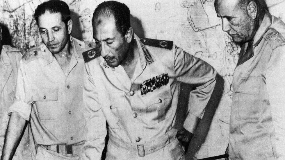 أسرة السادات تدرس شراء جواز سفره في مزاد إلكتروني بـ71 ألف دولار (صور)