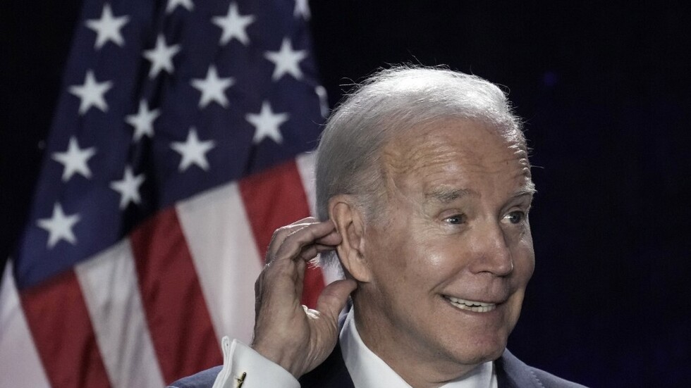 للمرة الثانية.. بايدن يدعي أنه خفض الدين القومي الأمريكي