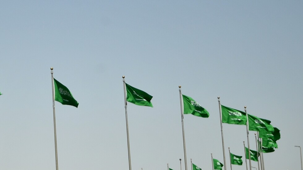 السعودية تصدر "تحذيرا" وتعلن عن "العقوبة"