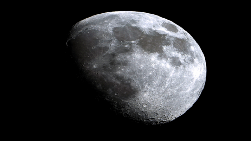 بروفة أرضية للبحث عن المكان الأمثل لمحطة على سطح القمر