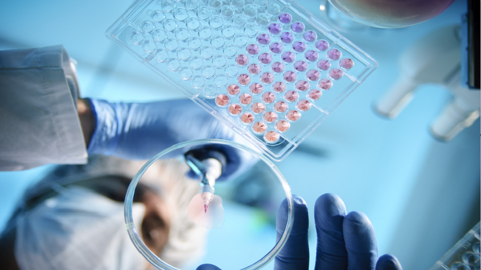 كم عمرك حقا؟.. اختبارات مدعومة بالذكاء الاصطناعي تكشف عمرك البيولوجي بمسحة خد بسيطة