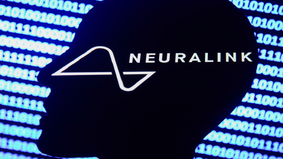 تقرير يفيد برفض FDA الأمريكية طلب موسك لاختبار غرسات رقاقة الدماغ لدى البشر!