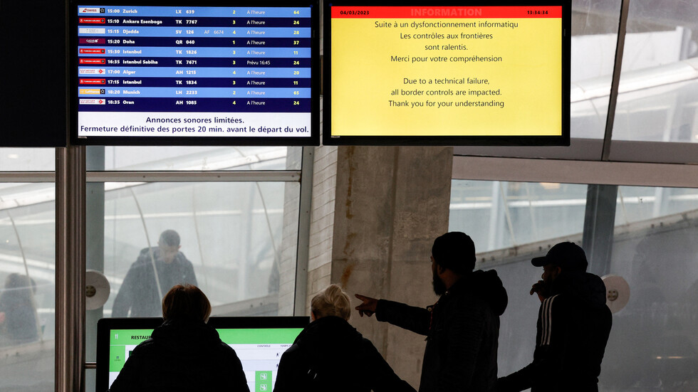 "هذا معيب في باريس"..عطل معلوماتي يحدث بلبلة في مطاري رواسي وأورلي في فرنسا