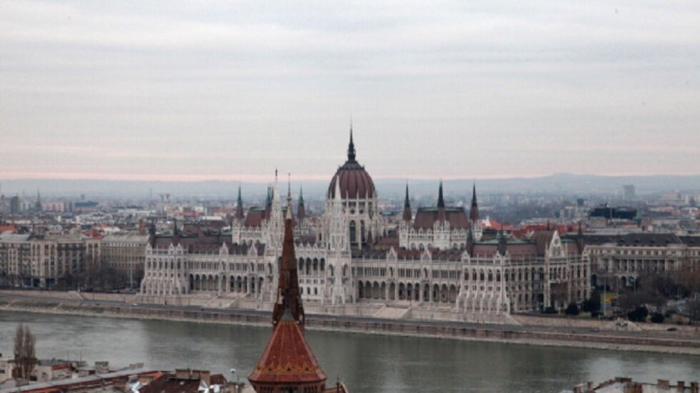 رئيس البرلمان الهنغاري يتهم الاتحاد الأوروبي وحلف الناتو بالتدخل في النزاع الأوكراني