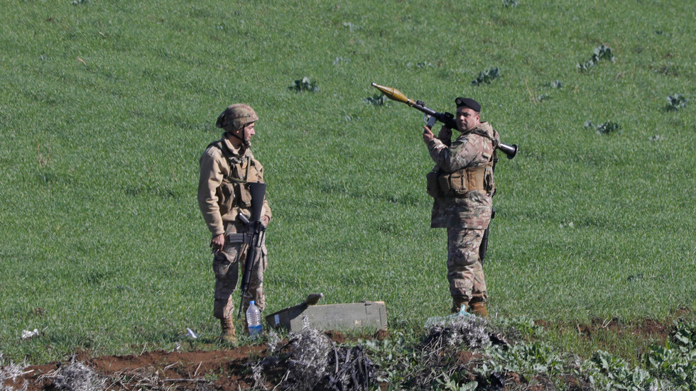 "نحن جاهزون لكل شيء"..ضابط لبناني يهدد الجيش الإسرائيلي باستخدام السلاح إذا تكرر خرق الحدود (فيديو)