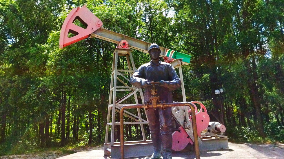 بعد ارتفاع ملحوظ.. أسعار النفط في المنطقة الحمراء