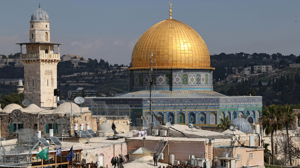الخارجية الفلسطينية تطالب بتدخل دولي عاجل لمنع استهداف المسجد الأقصى