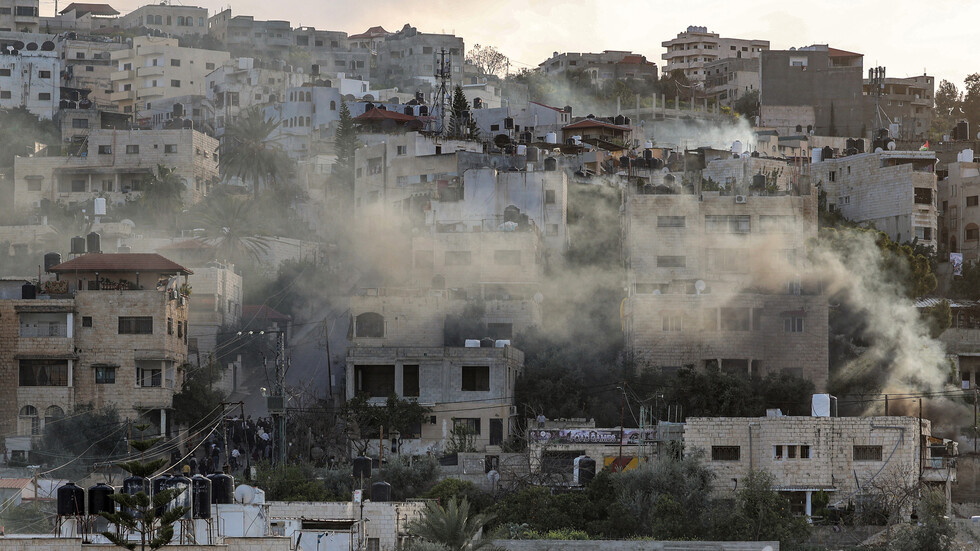 المشاهد الأولى للمنزل الذي حاصره الجيش الإسرئيلي في جنين تظهر دمارا كبيرا (فيديو)
