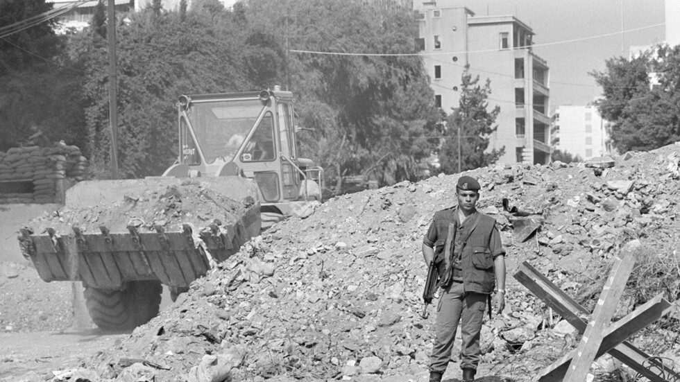 "أ ب": فرنسا تطلب من لبنان استجواب مشتبه بهما بتفجير أسفر عن مقتل مئات الجنود الأمريكيين والفرنسيين