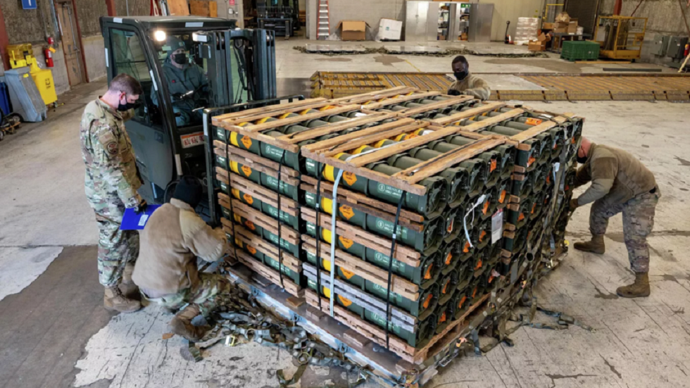 "إيكونوميست": تغيير مسار تسليم الأسلحة لأوكرانيا من جدول مائي إلى نهر