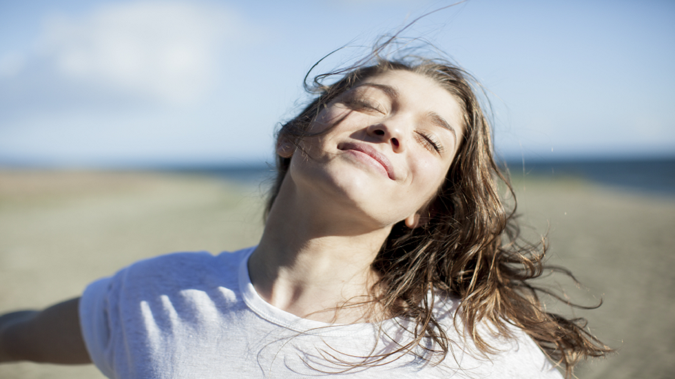 دراسة: ابتسم أكثر.. قد تقلل خطر الإصابة بسكتة دماغية!