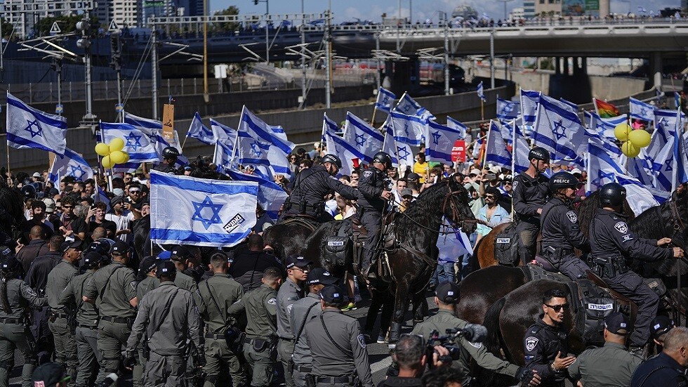 تعطيل الوصول إلى مطار تل أبيب وميناء حيفا.. انطلاق فعاليات يوم "مقاومة الديكتاتورية" في إسرائيل