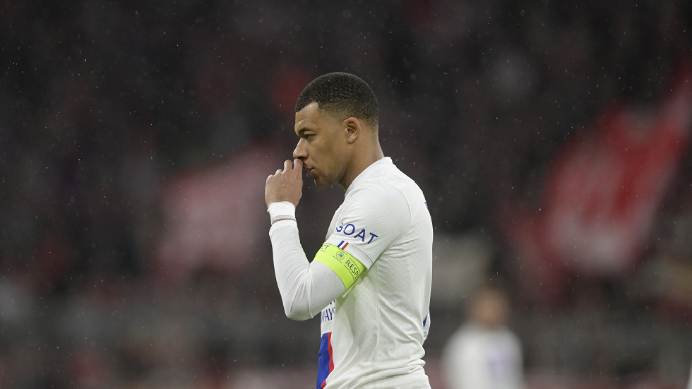 مبابي يثير الجدل بشأن مستقبله بعد إقصاء سان جيرمان من دوري الأبطال