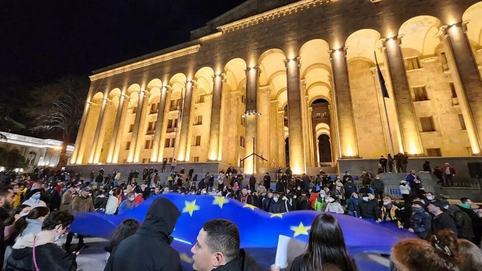 الشرطة الجورجية تفرج عن جميع المحتجين الموقوفين في تبليسي