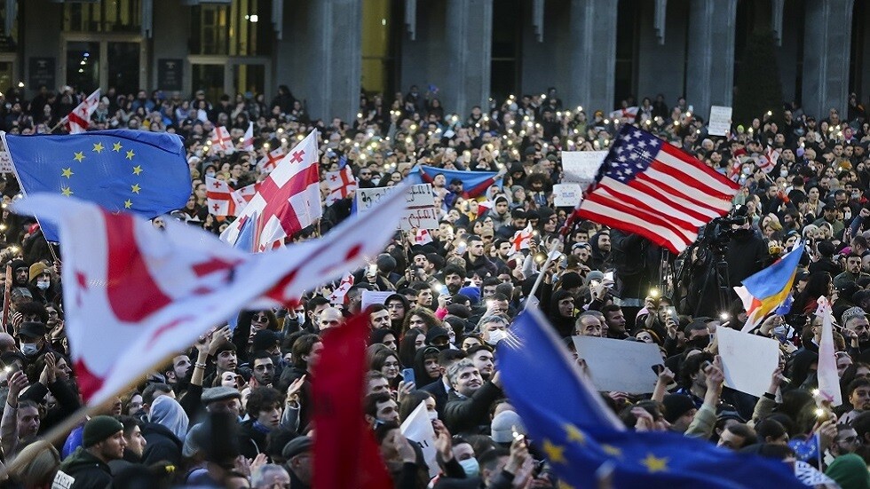 أصوات روسية تحذر جورجيا من خطر فقدان السيادة وفتح 