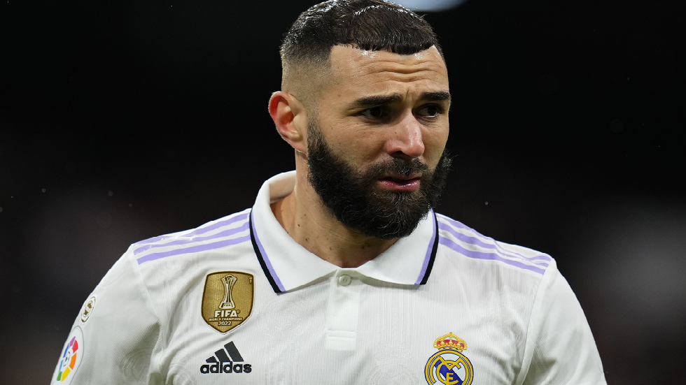 مدرب ريال مدريد يعلن موقف بنزيما من المشاركة في مواجهتي إسبانيول وليفربول