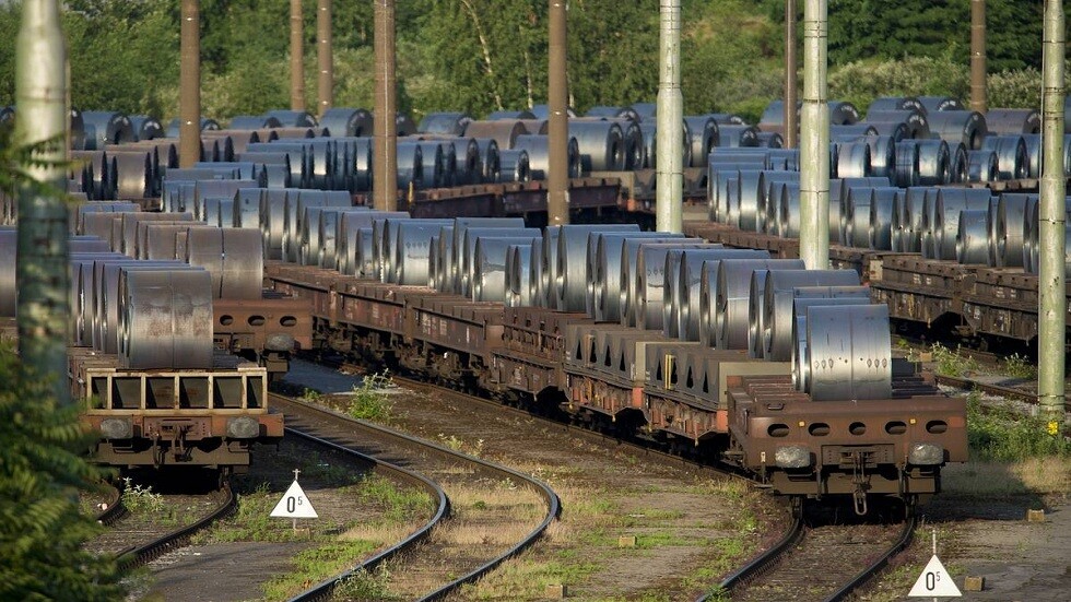 كندا تحظر استيراد الألمنيوم والفولاذ الروسيين