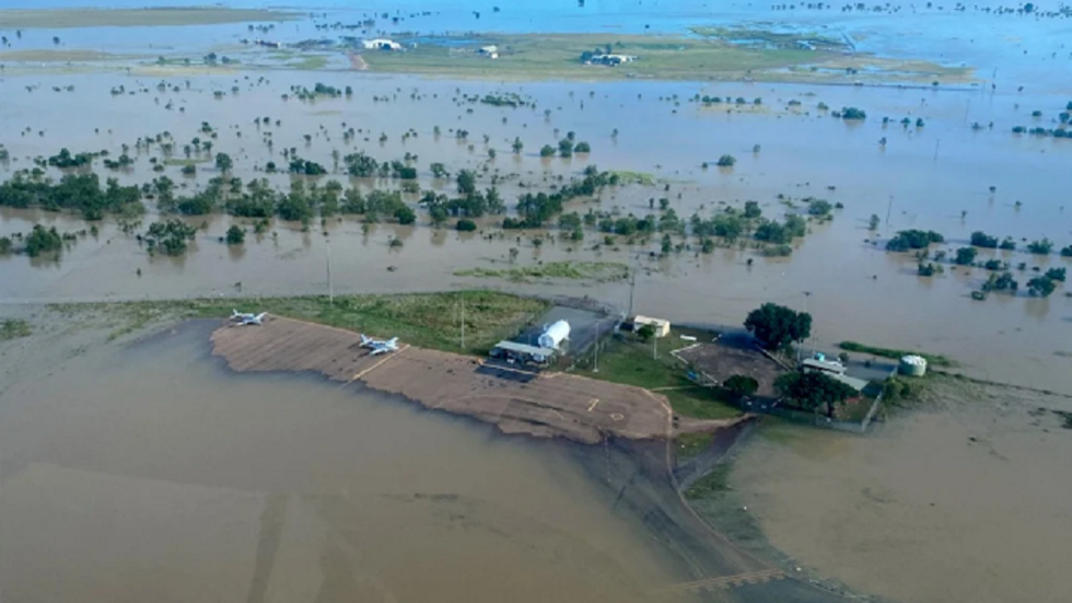 إجلاء سكان قرية نائية بمروحيات بسبب فيضانات في أستراليا