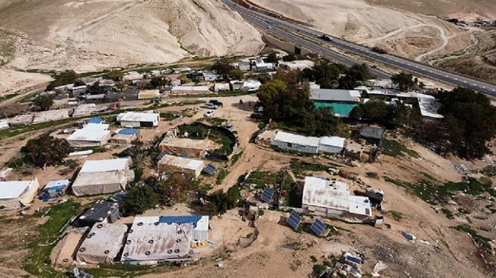 إعلام اسرائيلي: نتنياهو يؤجل شرعنة بؤرة أفياتار وإخلاء الخان الأحمر بالقدس إلى ما بعد رمضان