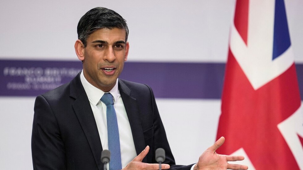 وسط أزمة الطاقة.. سوناك يرفع قدرات شبكة منزله لتدفئة مسبحه الخاص