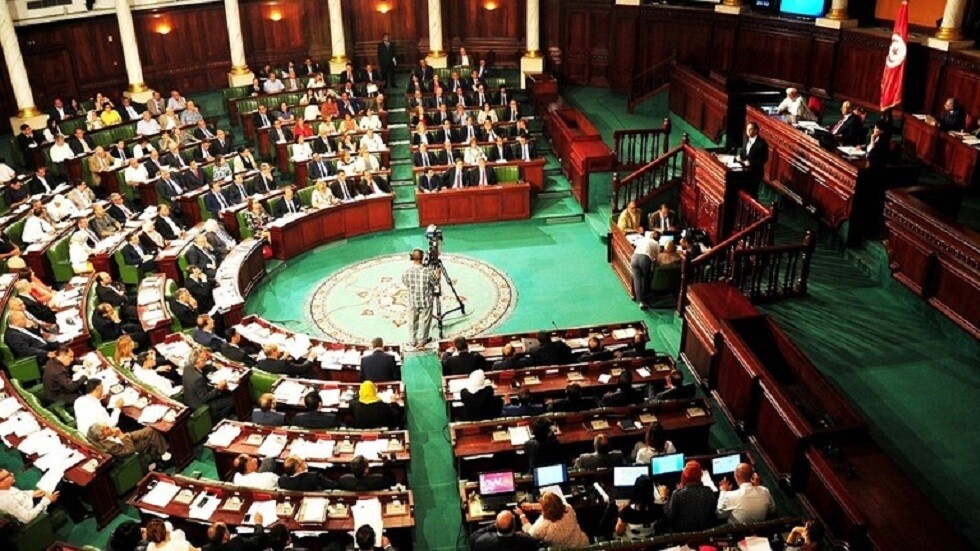 توقيف نائب عقب أدائه اليمين في البرلمان التونسي الجديد بعدما تبيّن أنه مطلوب للعدالة