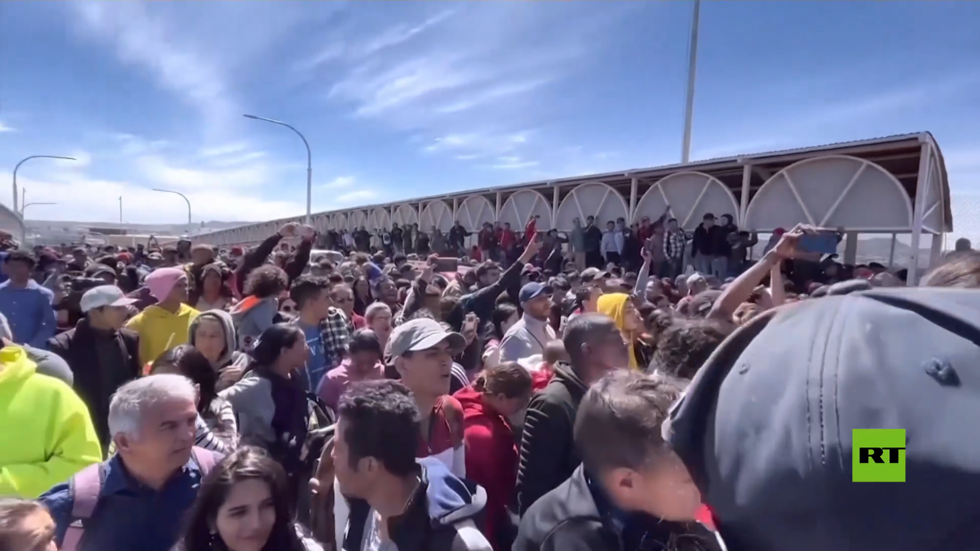 فوضى كبيرة على الحدود الأمريكية المكسيكية