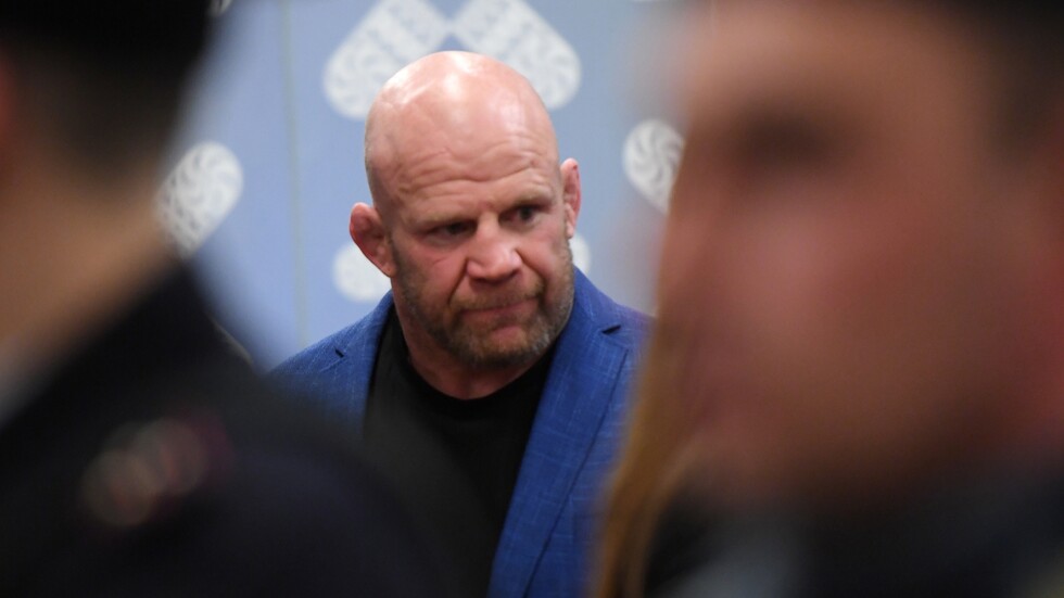 المقاتل جيف مونسون: سأسلم جواز سفري الأمريكي في كازاخستان