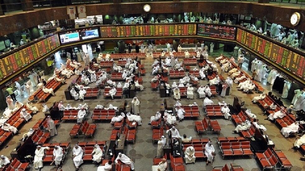 أسهم بورصة دولة خليجية تخسر 1.24 مليار متأثرة بتعثر المصارف الأمريكية