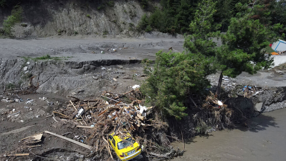 بعد الزلزال.. فيضانات مدمرة تجتاح جنوب تركيا وتوقع قتلى (فيديو)