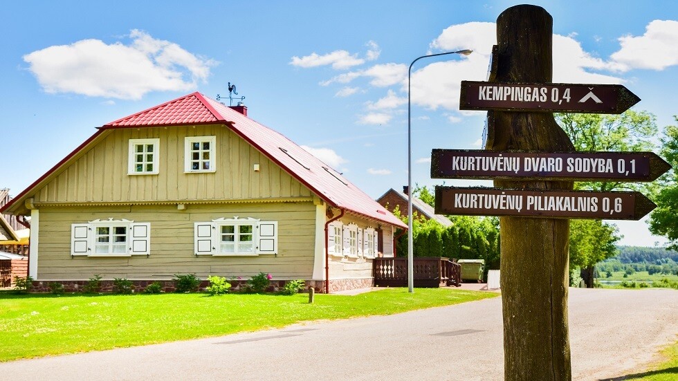 ليتوانيا تحظر بيع العقارات للمواطنين والشركات الروسية