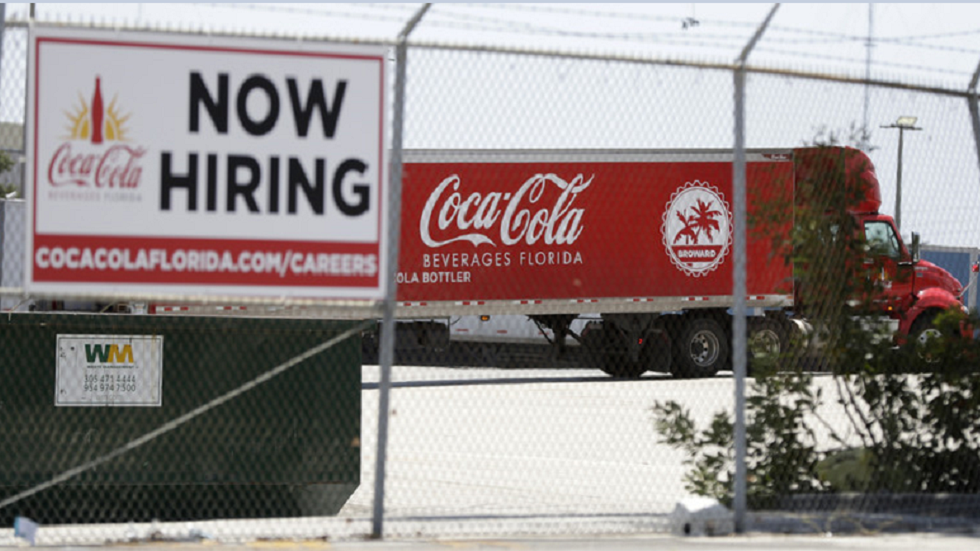 "تسرّب كيميائي" من مصنع كوكا كولا يحث على الإخلاء!