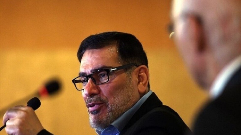 شمخاني خلال لقائه رئيس الإمارات: المشاكل الحالية سببها تدخلات أمريكا وإسرائيل في الخليج