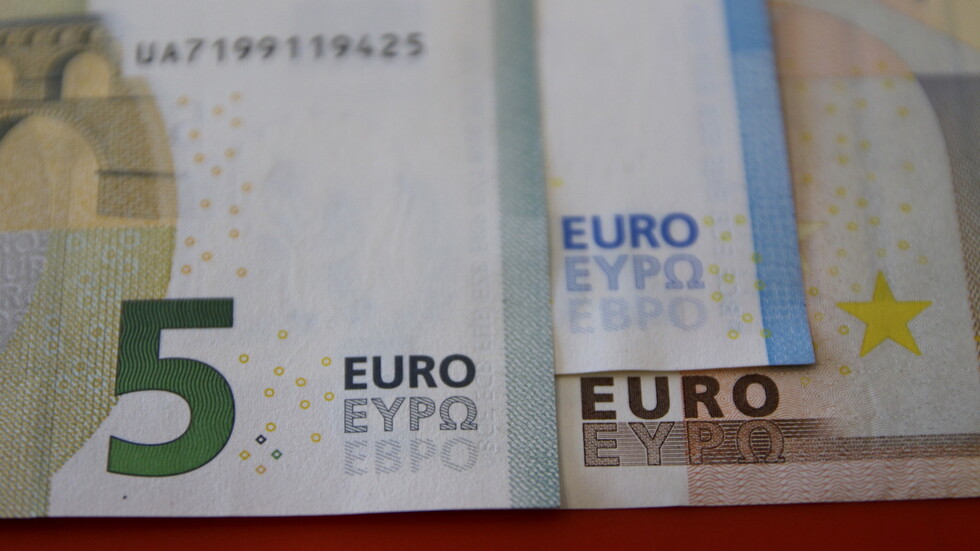 بعد قرار المركزي الأوروبي رفع سعر الفائدة.. كيف تم تداول اليورو؟