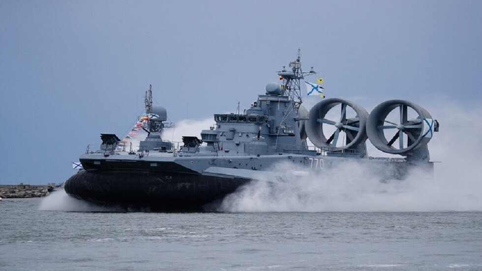 روسا تختبر سفنا سريعة جديدة تعمل بالوسادة الهوائية