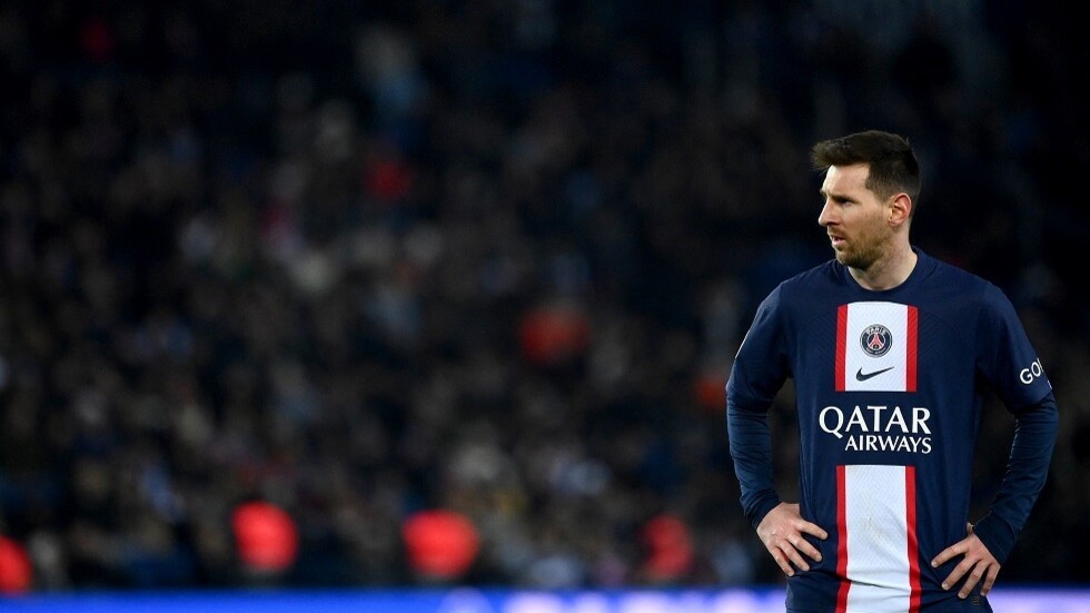 احرقوا عقد ميسي قبل توديعه.. لاعب باريسي سابق يسخر من "البرغوث"