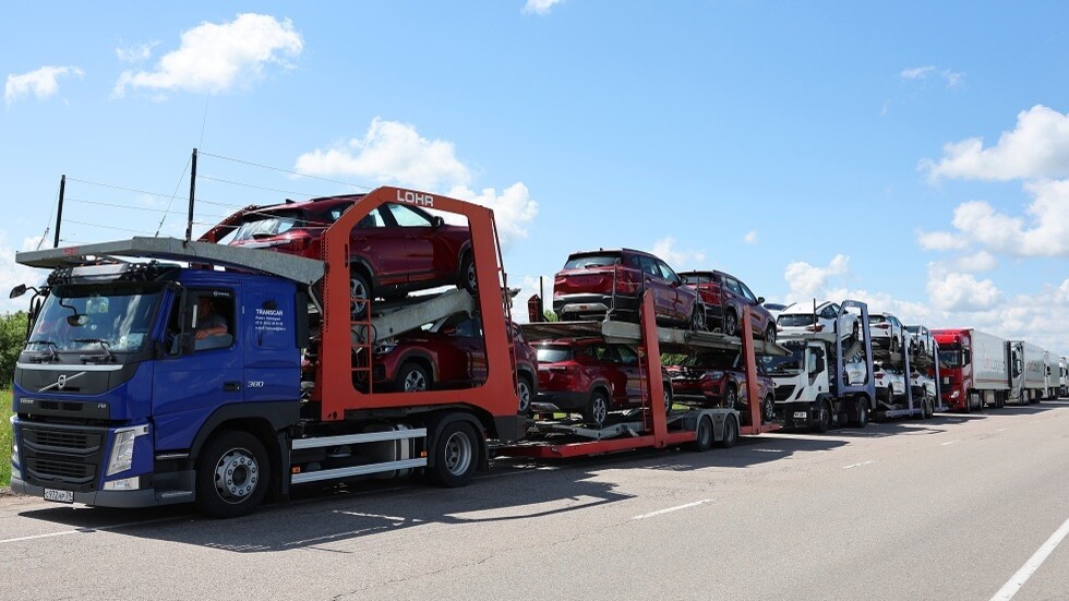 ليتوانيا تساعد أوكرانيا بسيارات مصادرة من المهربين