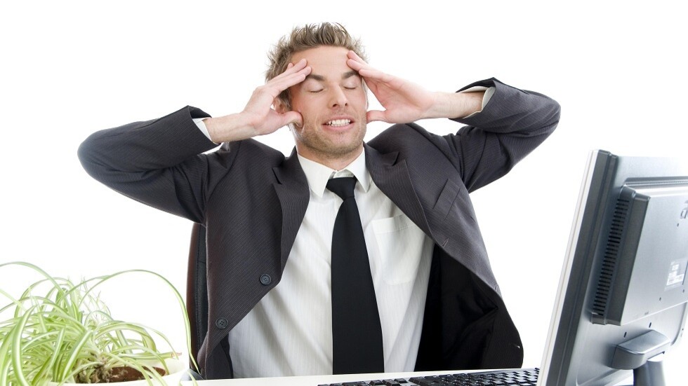 طبيب يوضح أسباب شعور الصائمين بالصداع